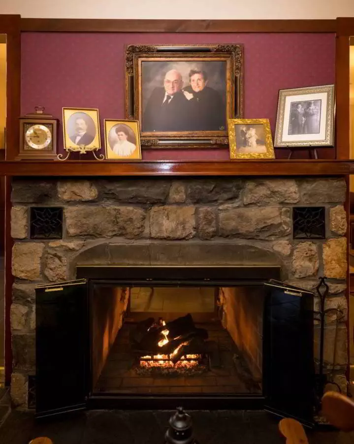 What is a Boutique Poconos Resort? 2 Boutique Poconos Resort - Cozy Fireplace