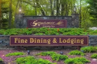 Stroudsmoor Country Inn - Stroudsburg - Wedding Resort - Main Entrance To The Stroudsmoor